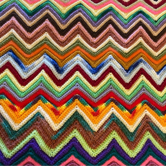 Handmade Knit Afghan Stripe Granny Throw Lap Blanket Rainbow Multicolor Chevron - Picture 3 of 7